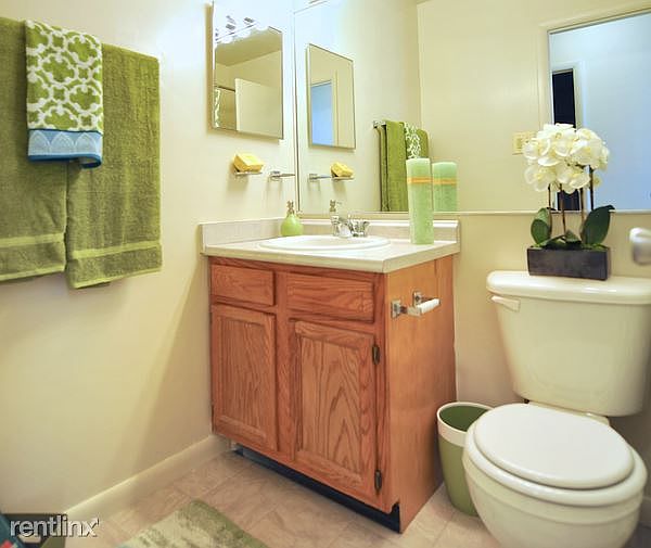 2013-10-01 _ Oakview Apartments-016
