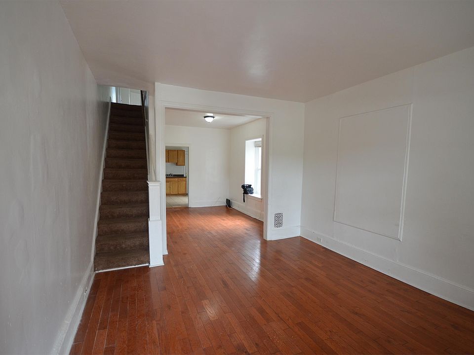 1st image of 936 E Woodlawn Ave