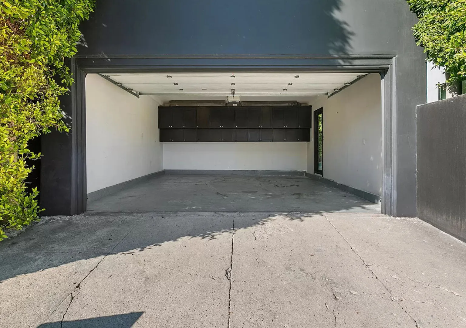 Deluxe 3Bedroom Villa at Crescent Heights Blvd — Photo 4