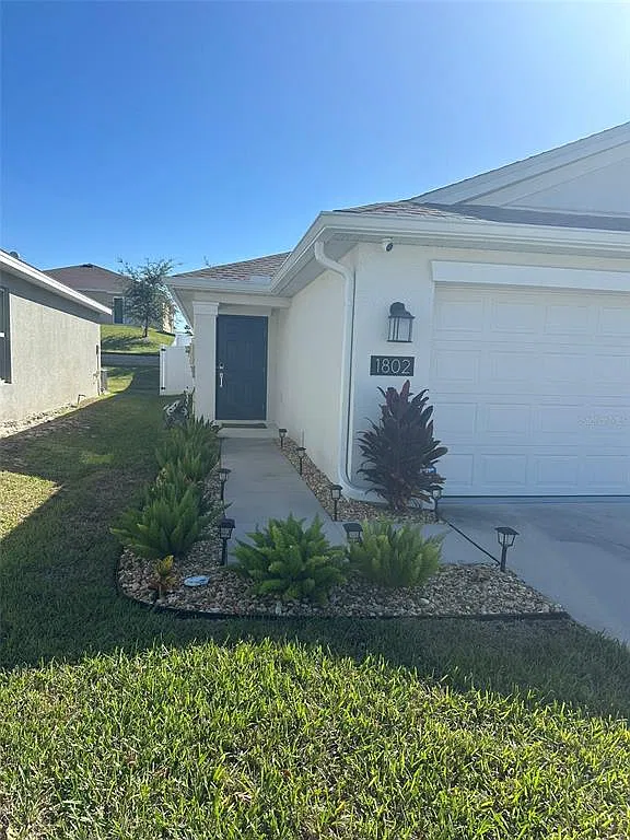 4 bed, 2.0 bath, 1841 sqft, $2,600 — Photo 3