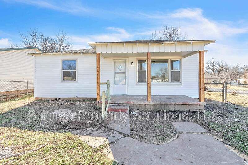 1st image of 300 SE 48th St