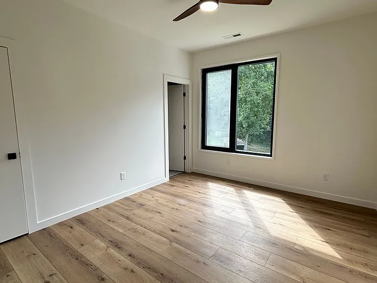 410 Ankara Ct — Photo 11