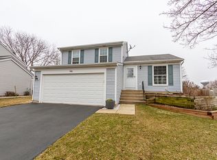 146 Red Cedar Dr, Streamwood, IL 60107