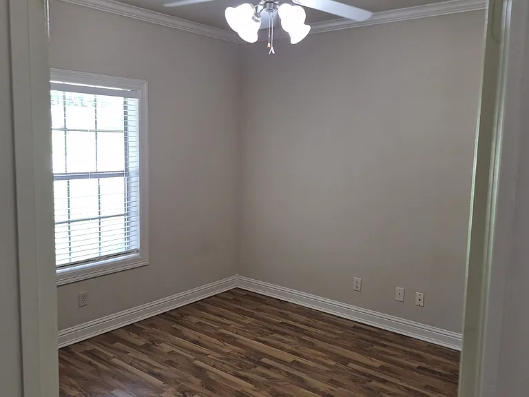 1103 Tiffany Ln — Photo 12