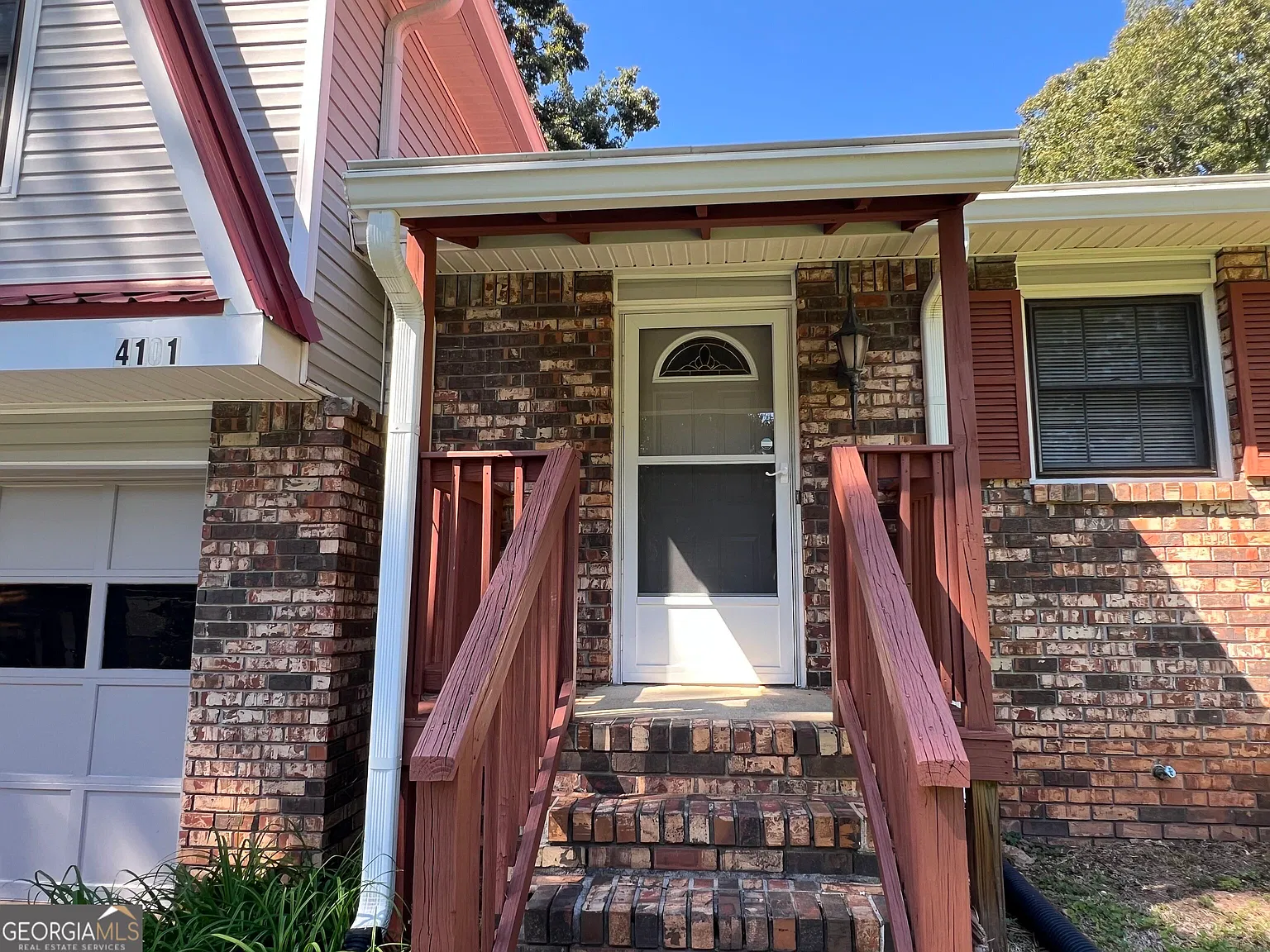 4 bed, 3.0 bath, 1611 sqft, $2,100 — Photo 3