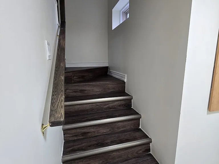 39 Decast Cres — Photo 2