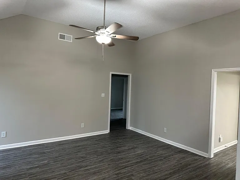 105 Winding Creek Dr — Photo 6