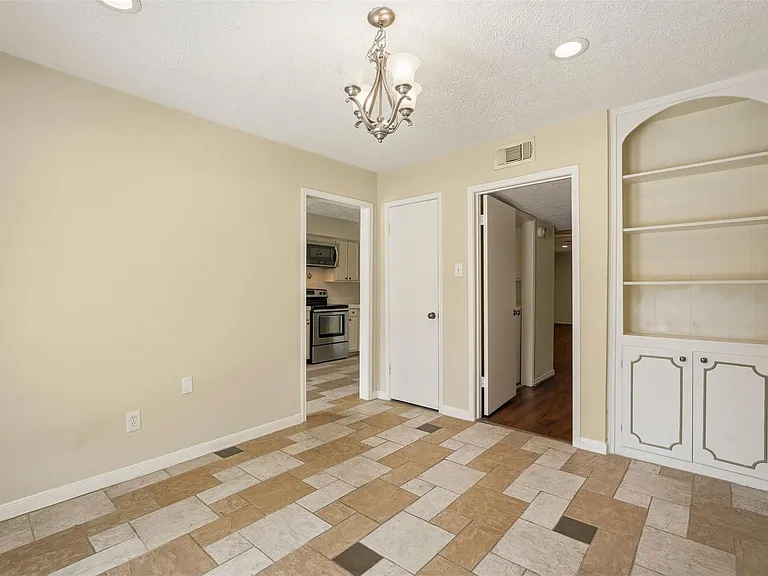 496 N Post Oak Ln #496 — Photo 10