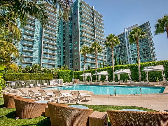 5th image of 13700 Marina Pointe Dr Unit 1905