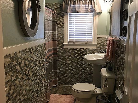 5th image of 608 W Norwood Ct