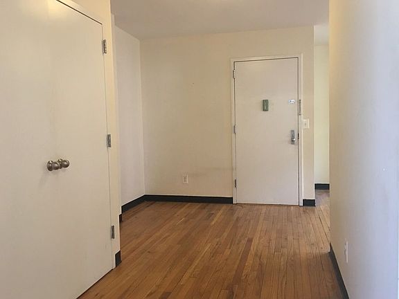 3rd image of 706 Essex St #2