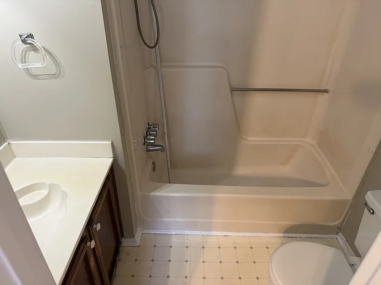 820 Meadow Glen Ave #B — Photo 8