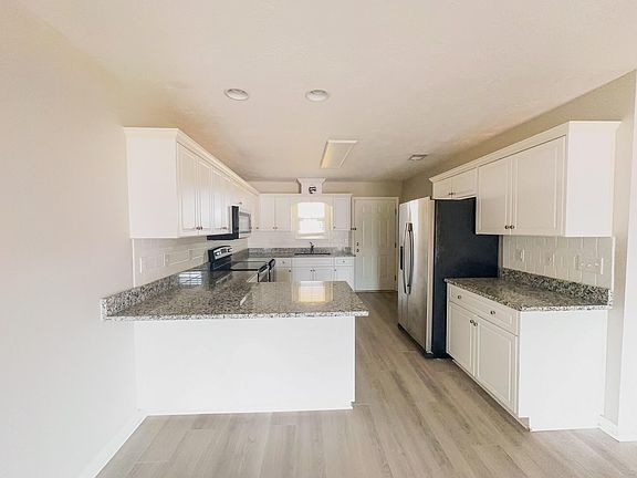 5th image of 6096 Village West Lane