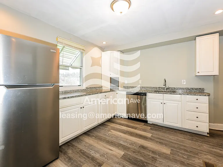 907997_008_kitchen_8.jpg