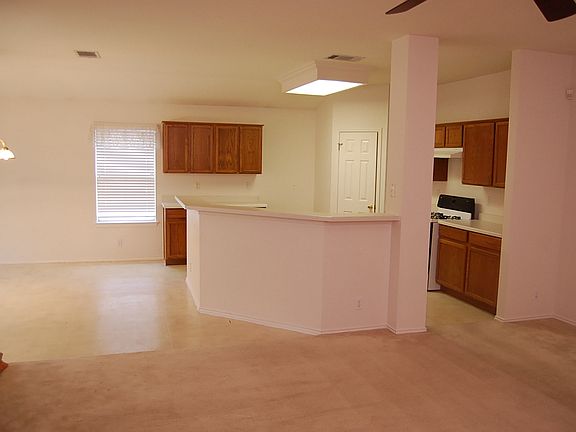 3rd image of 4430 Hunters Lodge Dr