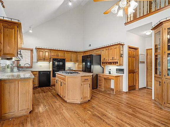 4th image of 5826 Oakview St