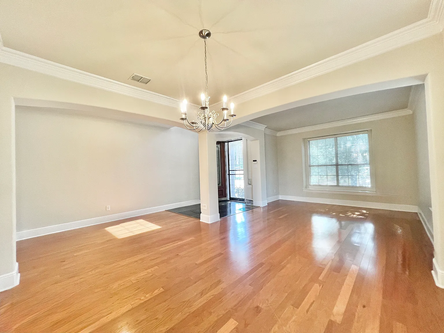 4 bed, 3.5 bath, 3345 sqft, $3,600 — Photo 4