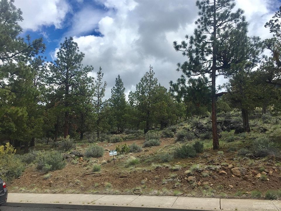 2nd image of 3040 NW Horizon Dr