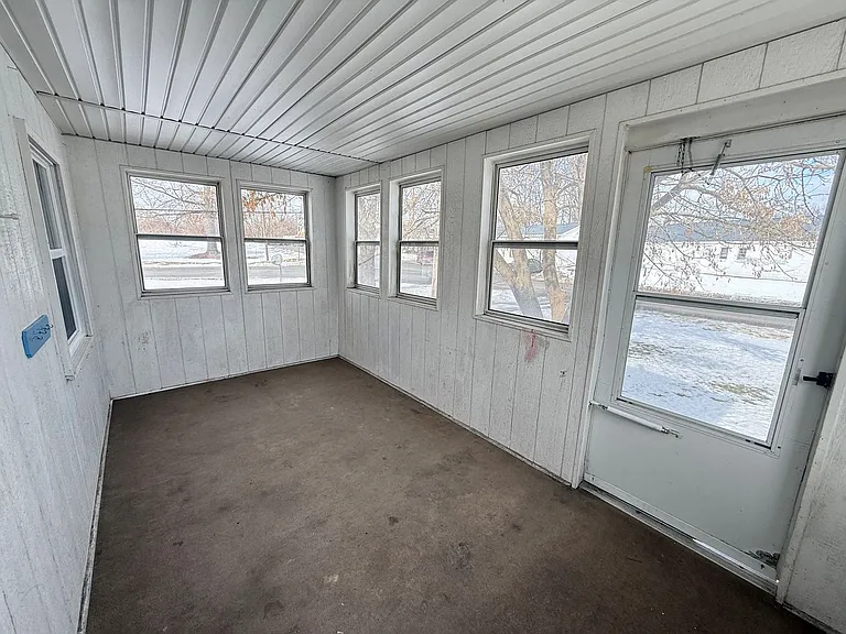 2321 W Main St — Photo 8
