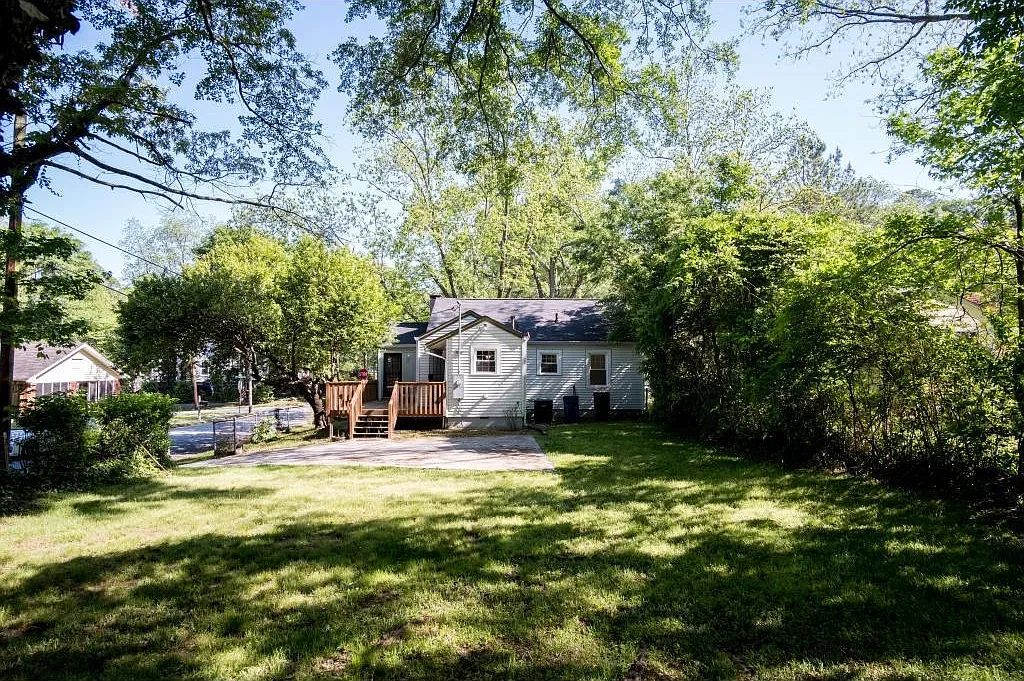 1872 Thompson Ave — Photo 4