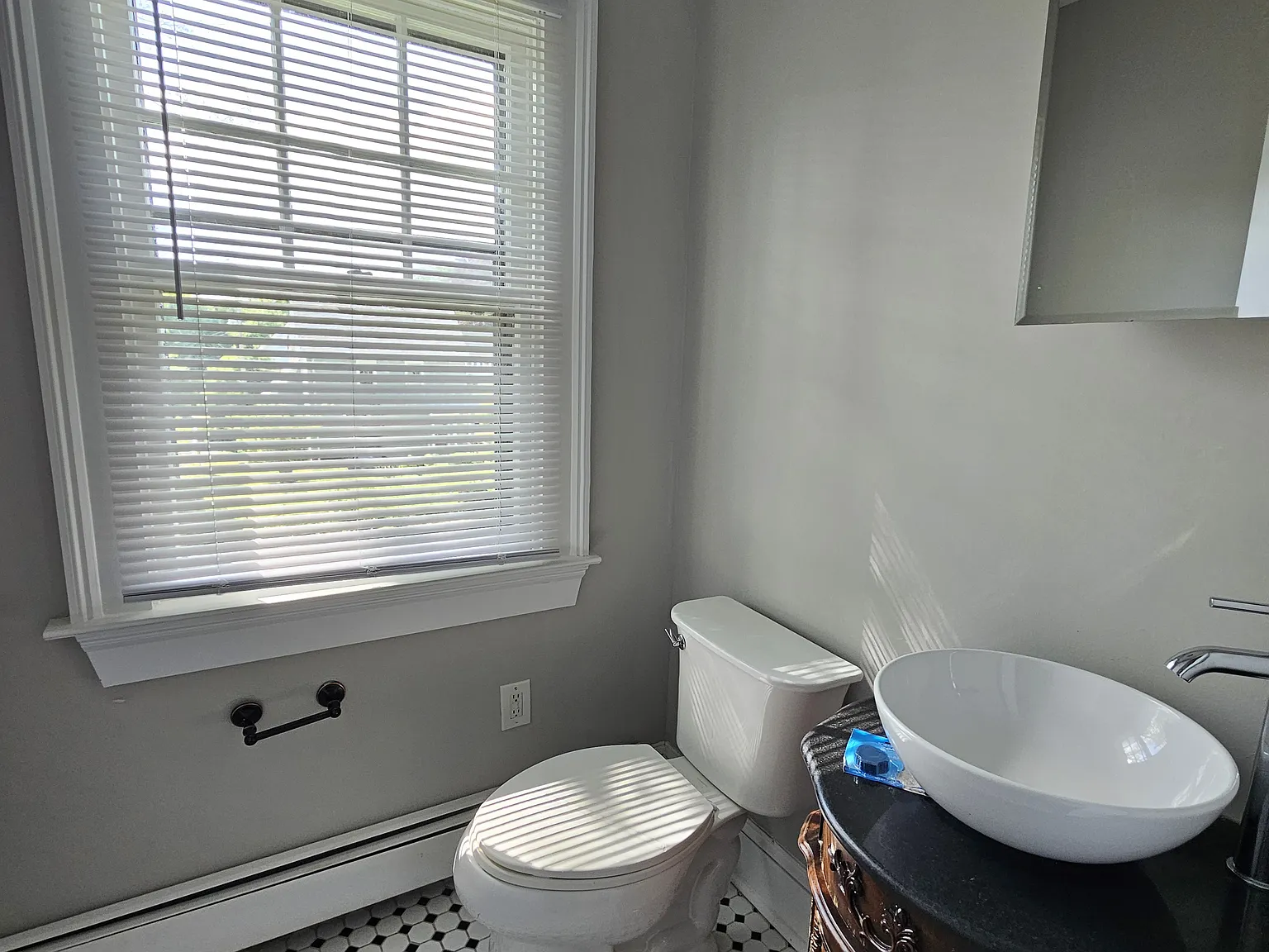4 bed, 1.5 bath, $3,150 — Photo 3