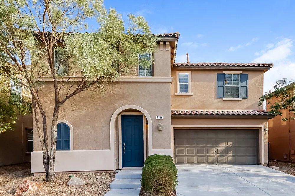 3 bed, 2.5 bath, 1831 sqft, $2,220 — Photo 1