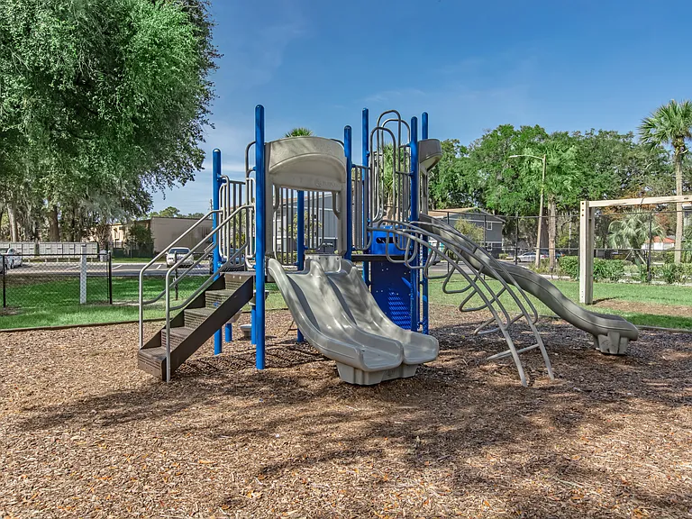 Lakewood Oaks Apartments — Photo 29