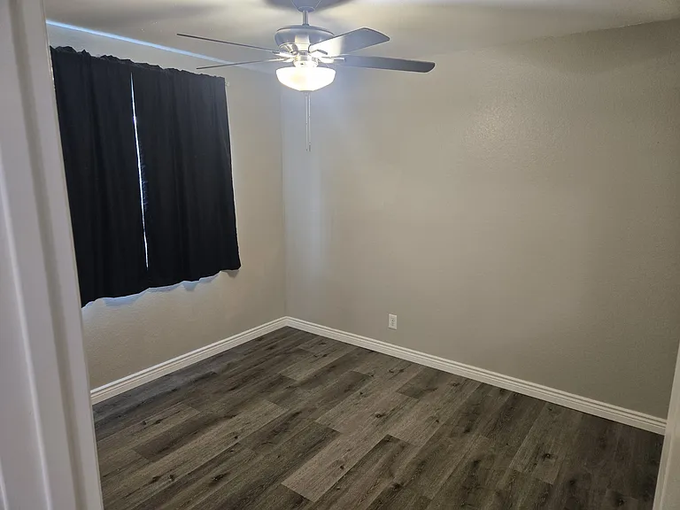 1454 Emerald St — Photo 17