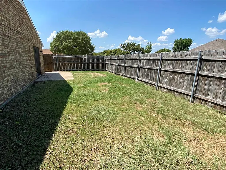 545 Canary Ln — Photo 3