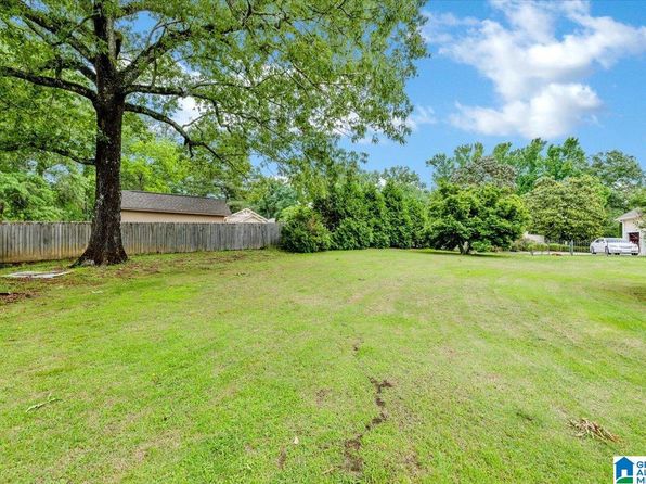 1301 Stratford Ct, Morris, AL 35116