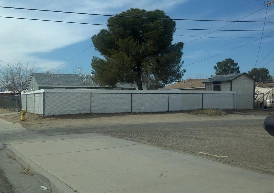 2nd image of 224 N Sanders St