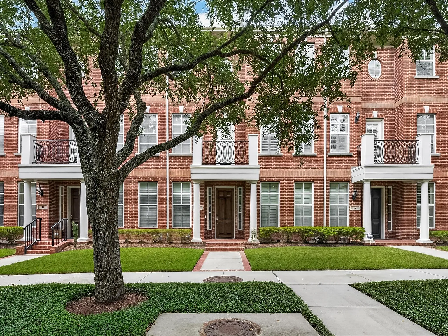 4 bed, 3.5 bath, 2694 sqft, $5,000 — Photo 1
