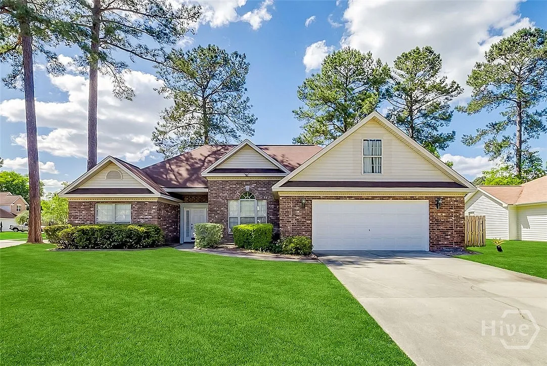 3 bed, 2.0 bath, 2662 sqft, $3,000 — Photo 1