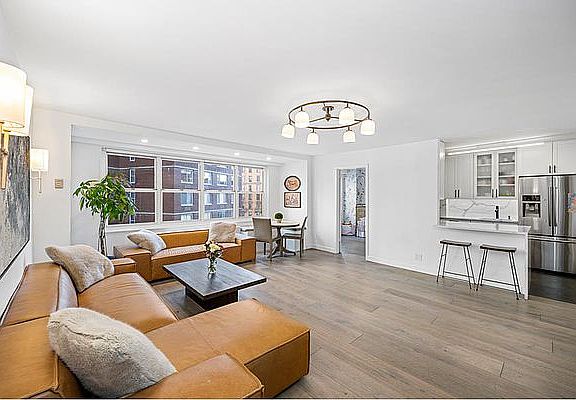5th image of 155 W 68th St APT 812
