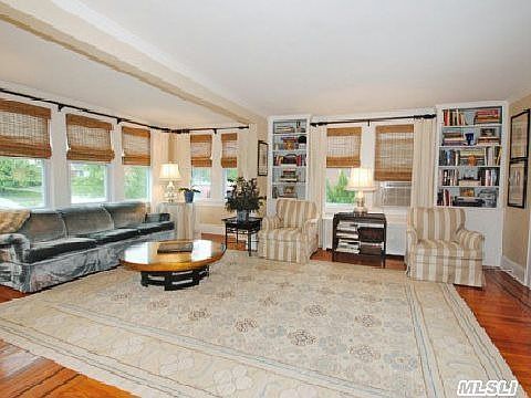 4th image of 208 Nassau Blvd