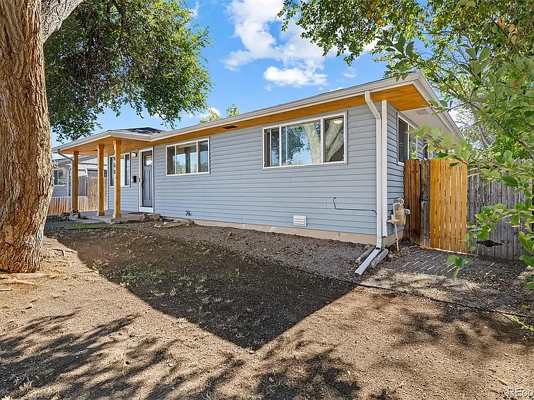 1460 W Alaska Pl — Photo 3