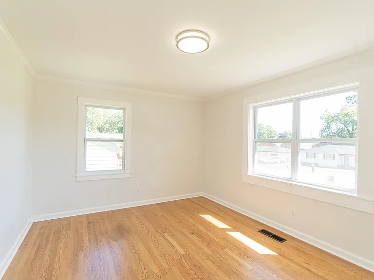 913 Woodmore Ter — Photo 53