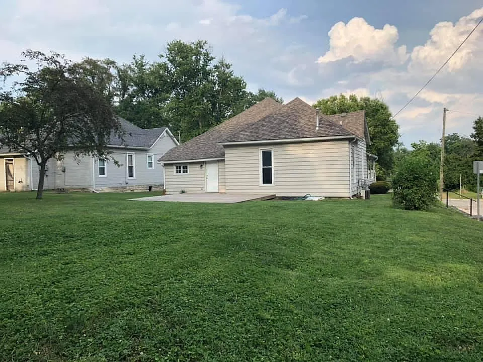 4 bed, 1900 sqft, $4,200 — Photo 2