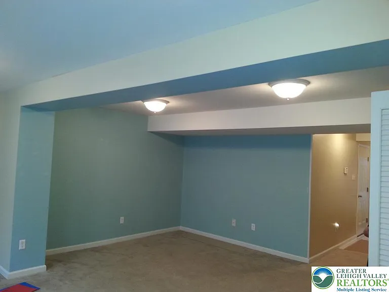 1073 Sparrow Way — Photo 14