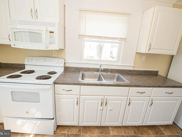 602 E Main St — Photo 33