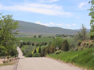 936 9th St, Meeker, CO 81641