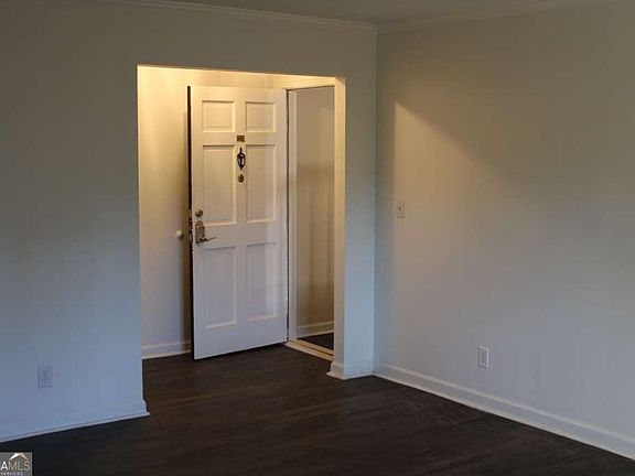 3rd image of 146 Rue Fontaine