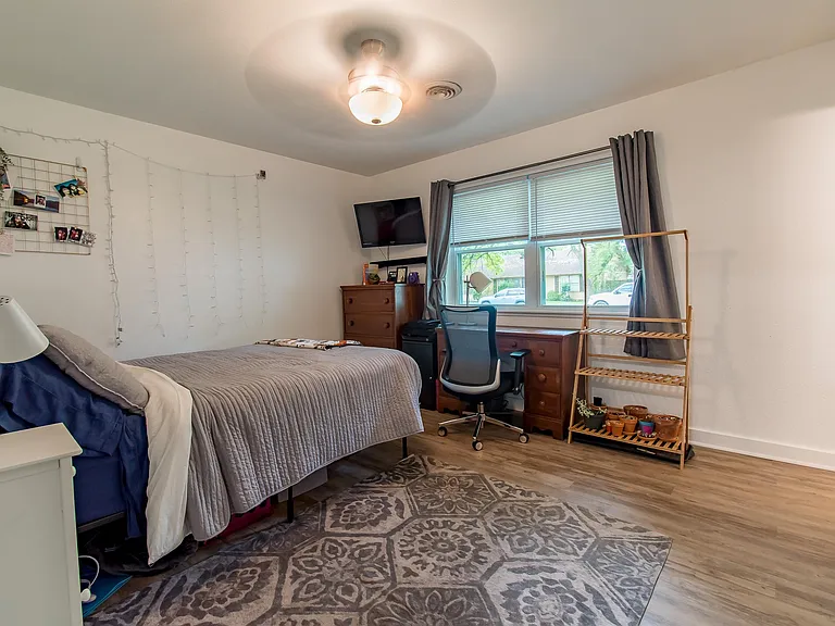 2332 S Clover Dr — Photo 9