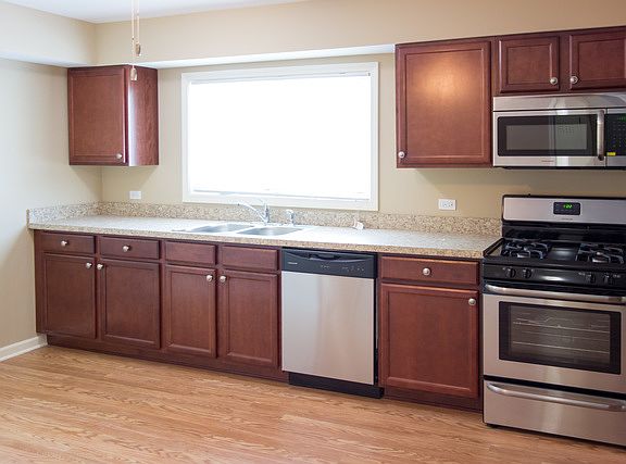 3rd image of 5646 Bentley Ave