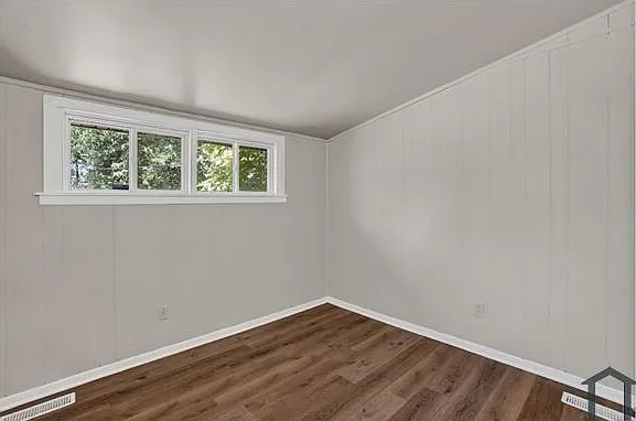 2280 Roosevelt Pl — Photo 16