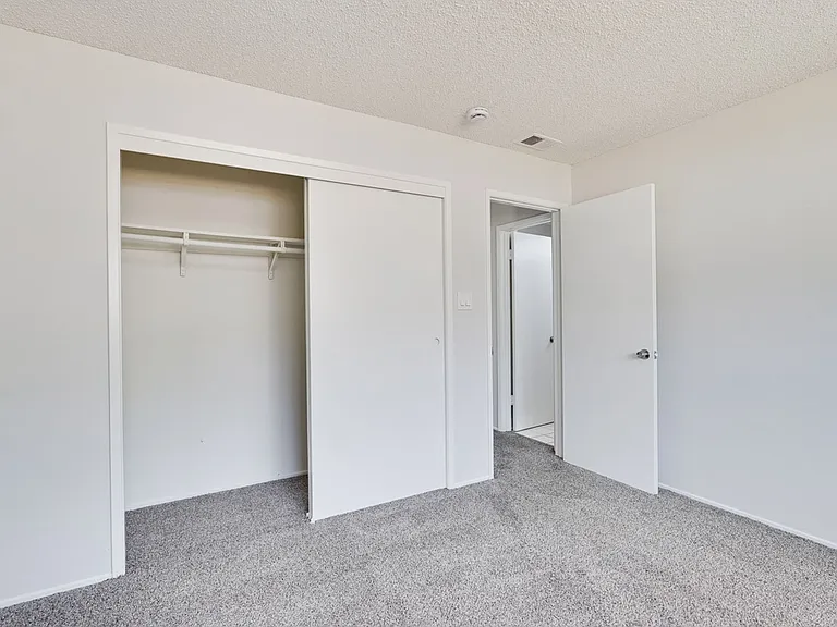 6063 Pineland Ave — Photo 34