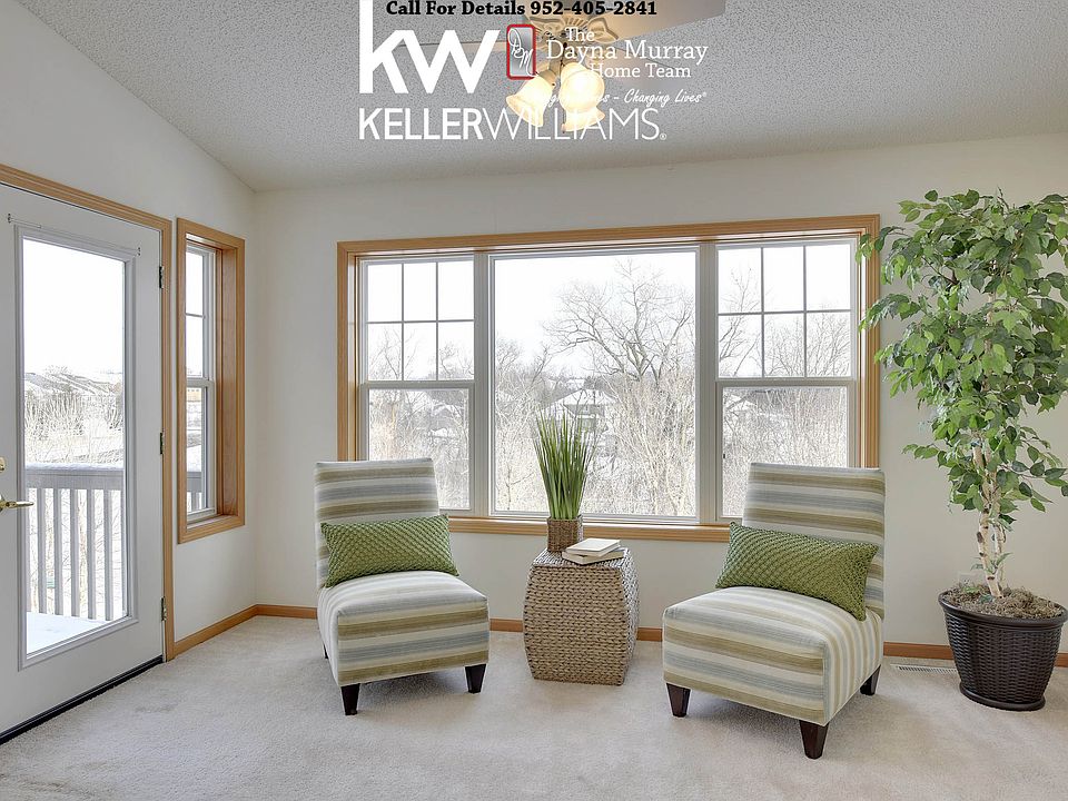 Sun room with access to deck