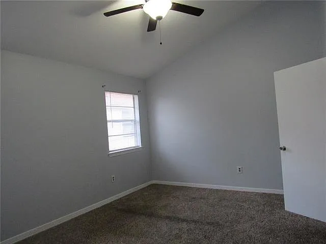 205 Clearview Pkwy #A — Photo 10
