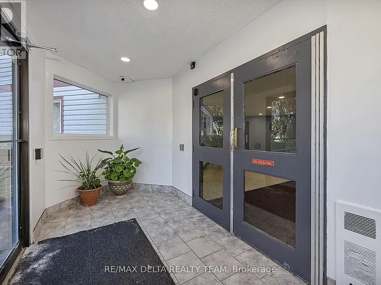 318 Lorry Greenberg Dr #322 — Photo 4