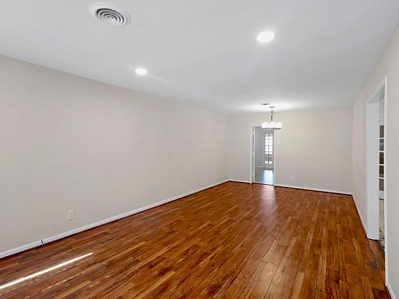 2nd image of 5554 Beechnut St